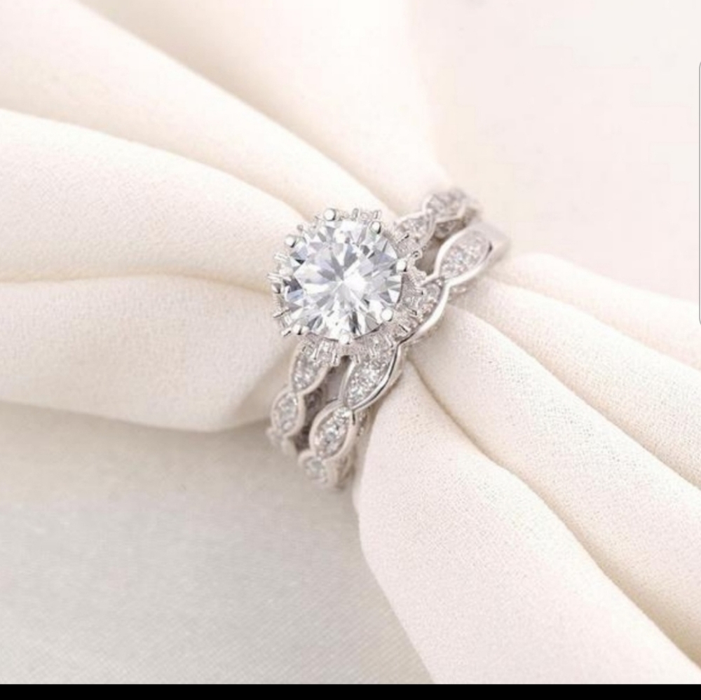 NEW 18K White Gold Diamond Engagement Ring Set